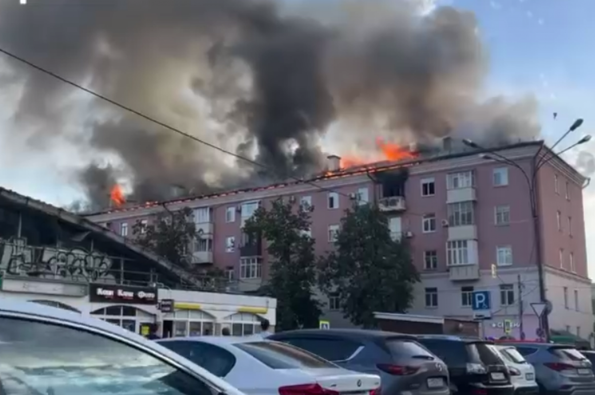    Крупный пожар в Казани, на улице Чехова эвакуируют жильцов пятиэтажки