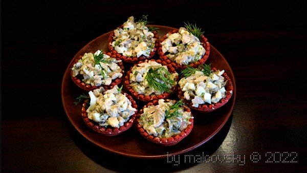 Тарталетки с курицей и грибами