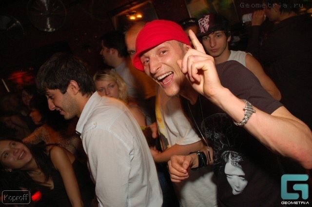 Фотографии найдены с помощью сервиса «Найди себя» от GEOMETRIA.ru