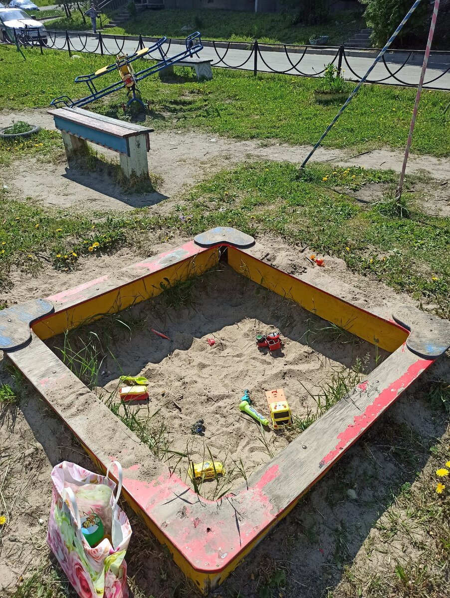    Жители Петрозаводска жалуются на перебои с пескомпаблик «Подслушано в ПТЗ | Петрозаводск» в социальной сети «ВКонтакте», автор неизвестен