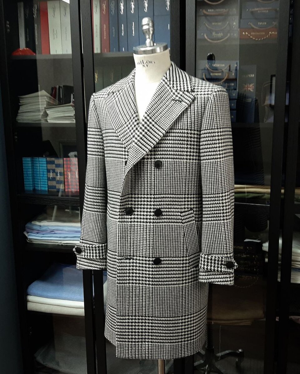 Пальто в гипертрофированную клетку гленчек (Glen Check).