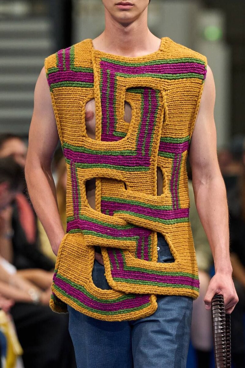 Вдохновился шваброй: Джонатан Андерсон показал футуристичную коллекцию ...