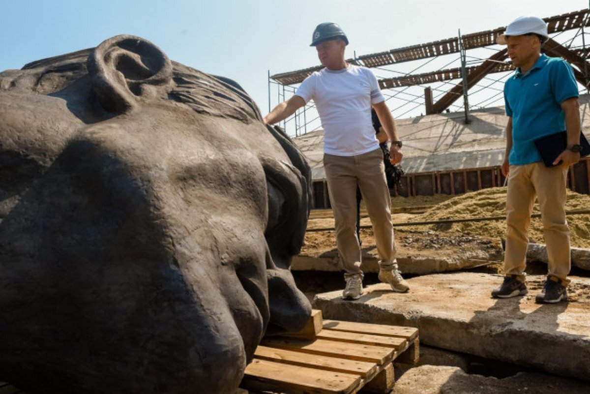    В Курскую область привезли части бронзового солдата для мемориала в Понырях