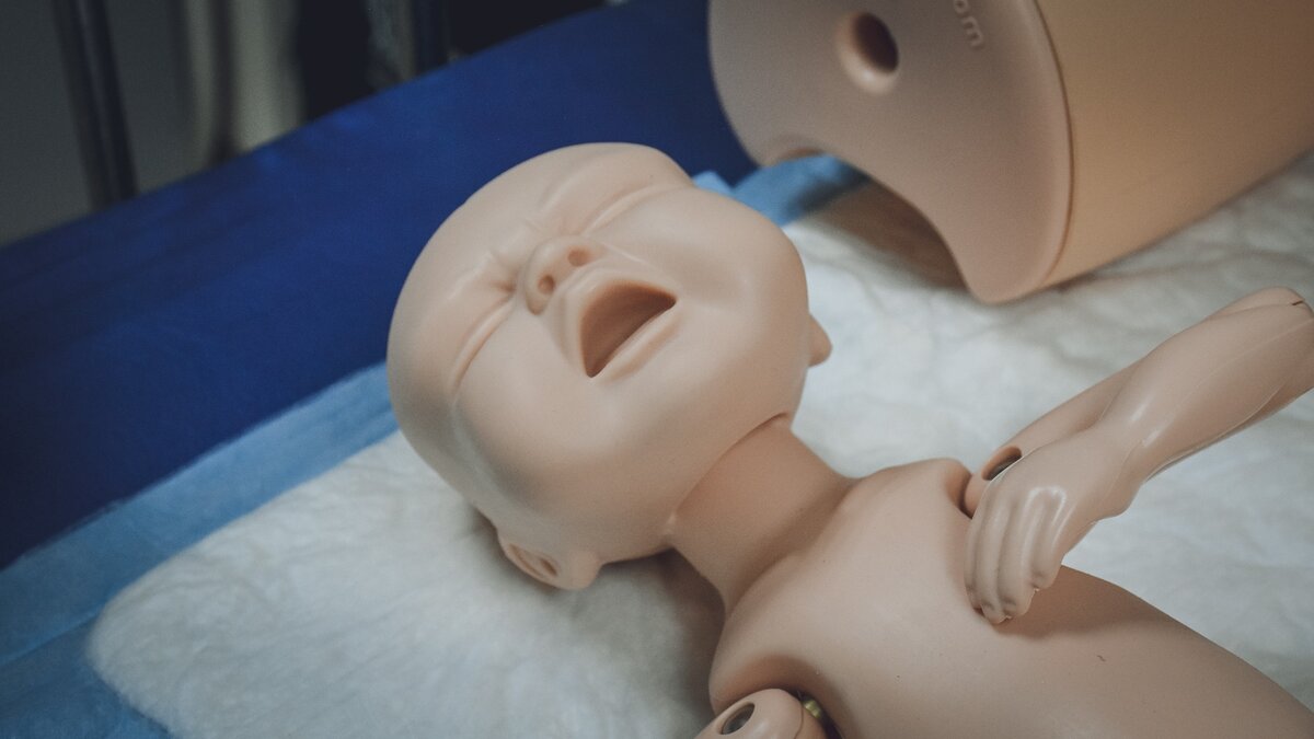     31-летняя тетя стала фигуранткой уголовного дела после избиения трехлетнего племянника в Светлоярском районе Волгоградской области, сообщает региональное СУ СКР.