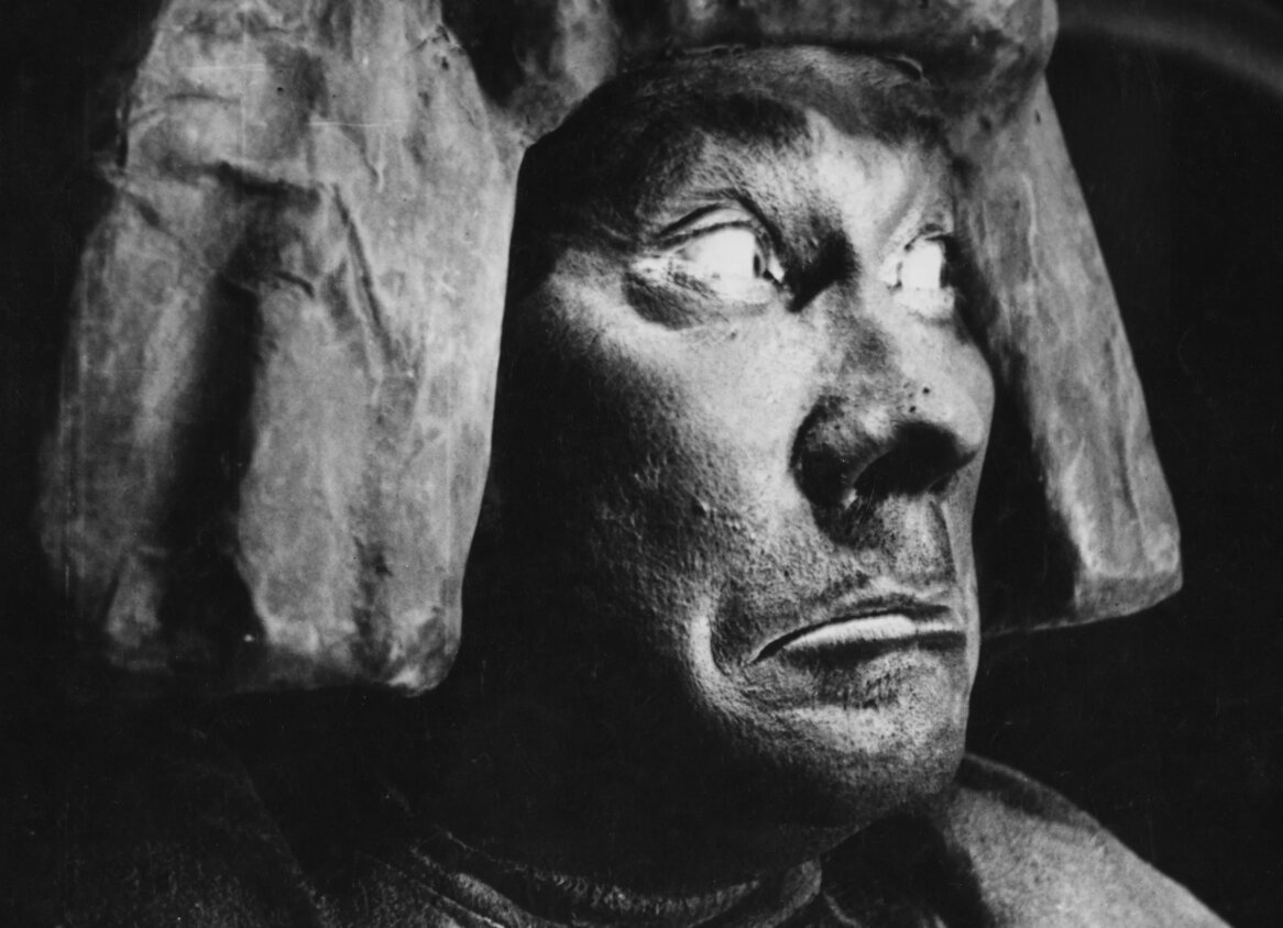 Кадр из фильма "Голем" (1920)