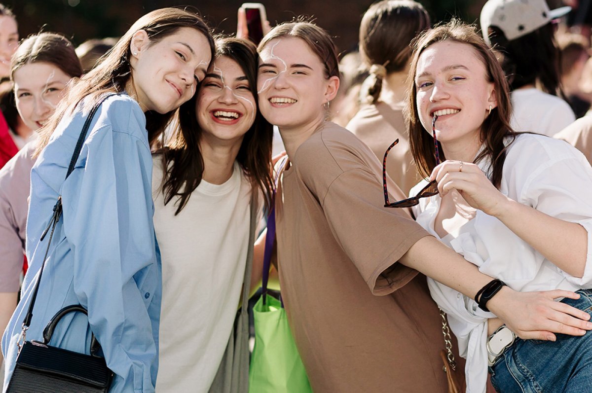    Звёзды, шоу и спорт.