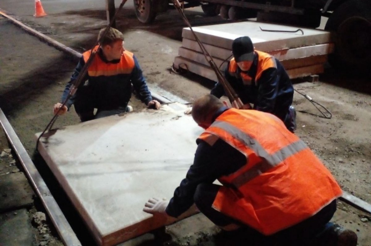    Бетонные плиты меняют на перекрестках с трамвайными путями в Иркутске