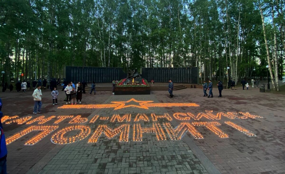    Волонтеры Победы в Ханты-Мансийске зажгли «Свечи памяти»