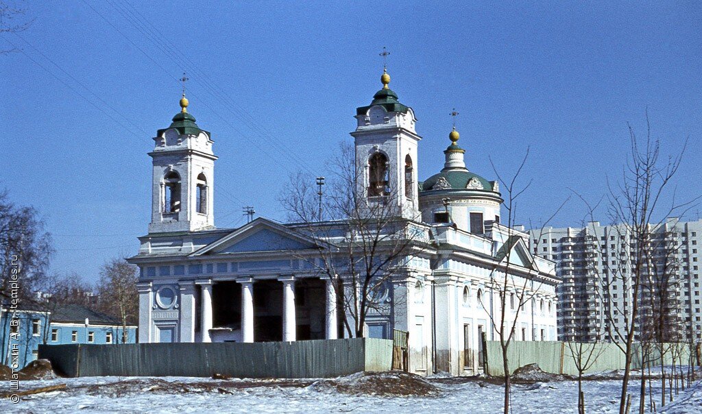 Духовская церковь на Лазаревском кладбище. 1986 г