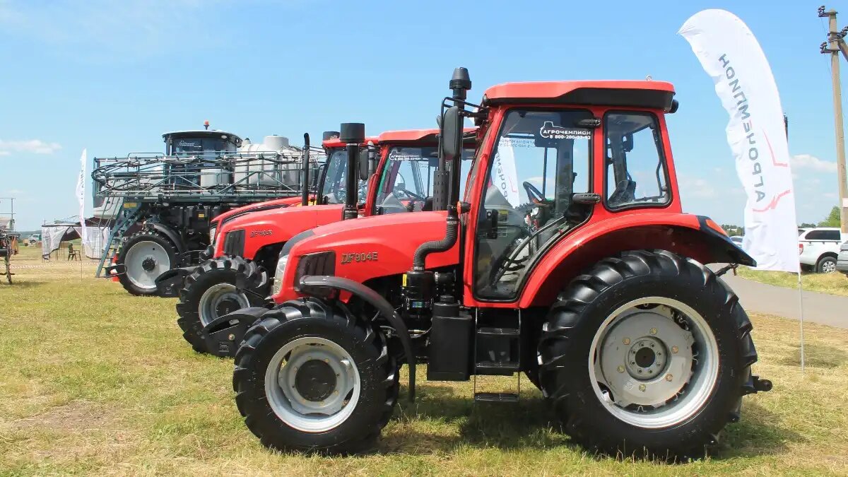 Фото: glavpahar.ru Сельхозтехника на Курской Коренской ярмарке 2023