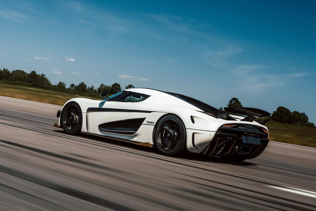 Koenigsegg regera. Кенигсегг Регера. Кьенегсет Регерра. Koenigsegg 400. Koenigsegg Regera rr3.