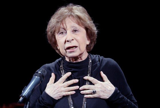    Лия Ахеджакова