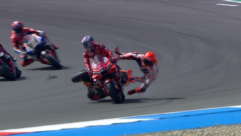 Марк Маркес (Repsol Honda Team) был признан непригодным для участия в воскресной гонке Гран-при на Motul TT Assen из-за перелома ребра. Фото: Pinterest.com