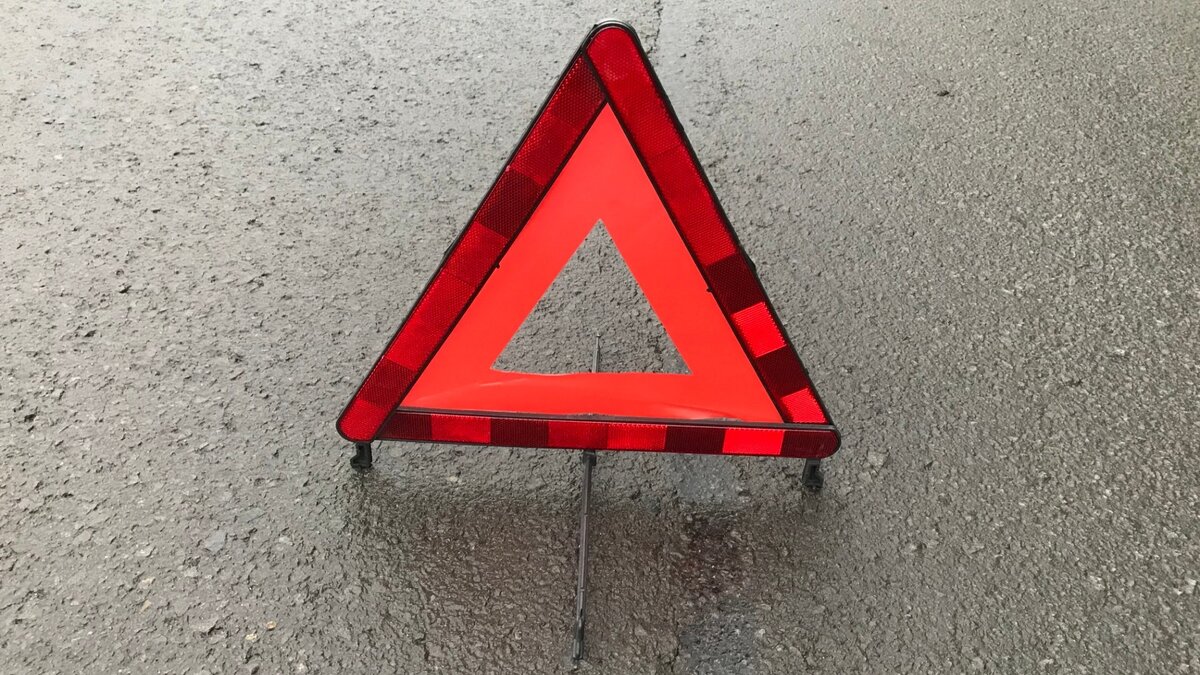     Семилетний ребенок пострадал при наезде автомобиля на пешеходном переходе, виновника проверяют полиция и прокуратура.