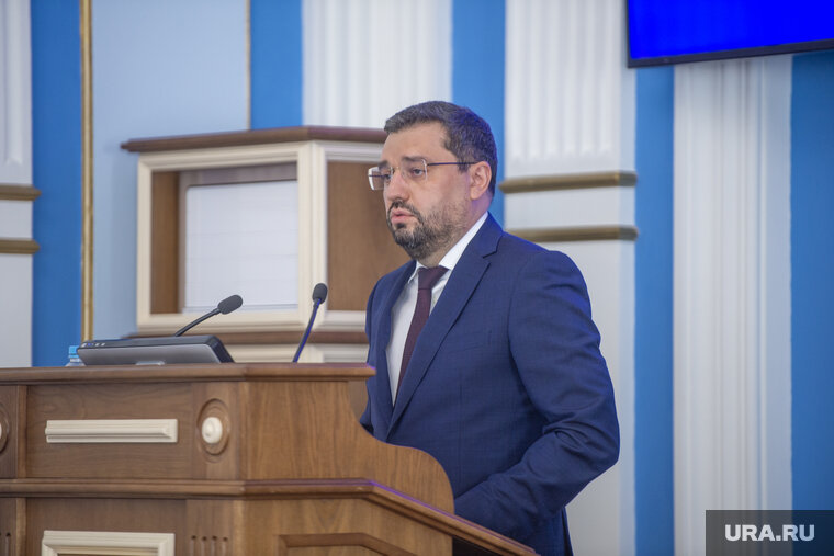    О планах развития транспорта депутатам рассказал Эдуард Хайруллин