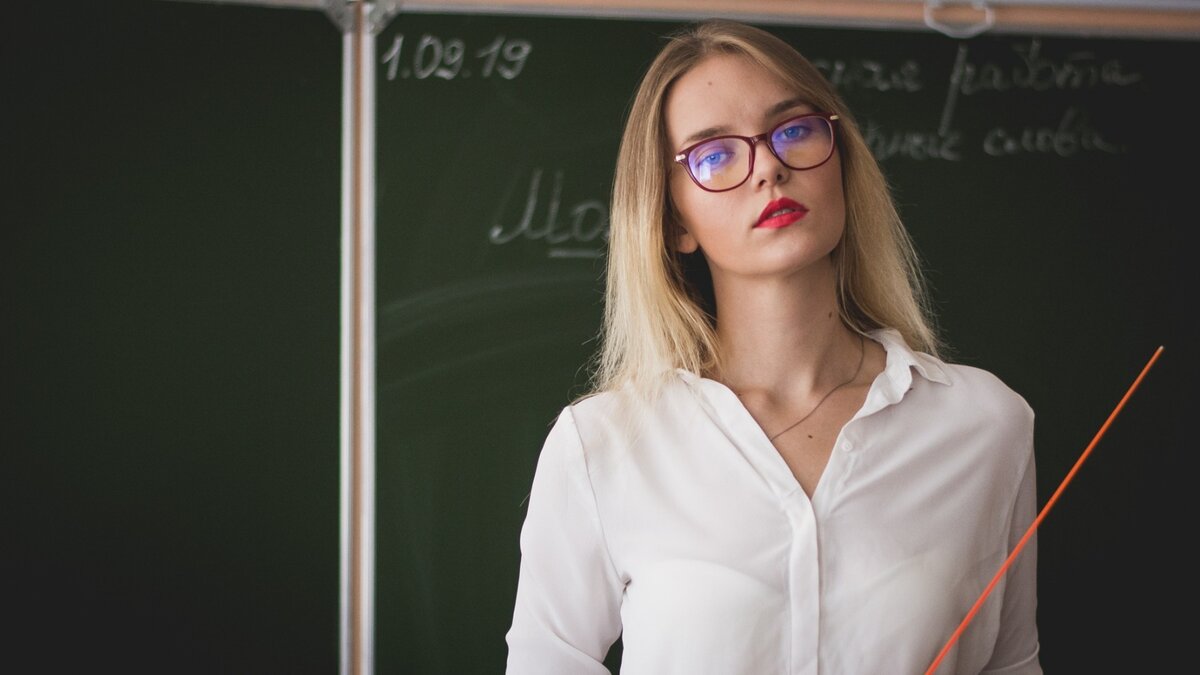     Пять хабаровских педагогов вошли в число лучших учителей России и получат премию в размере 200 тысяч рублей к профессиональному празднику.