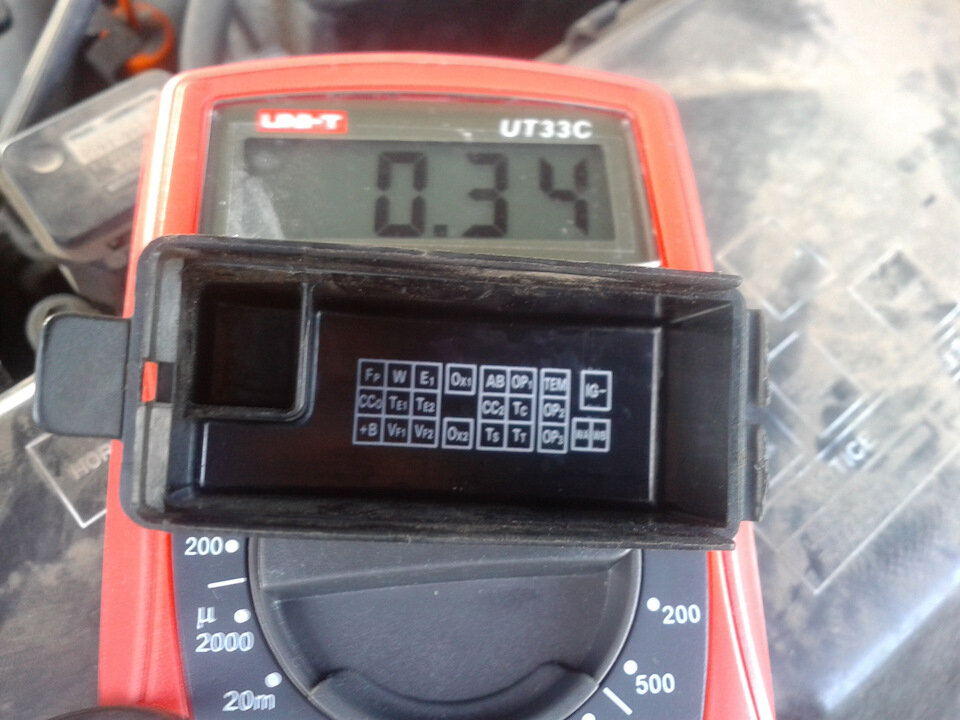 крышка разъёма DLC1 с подсказкой