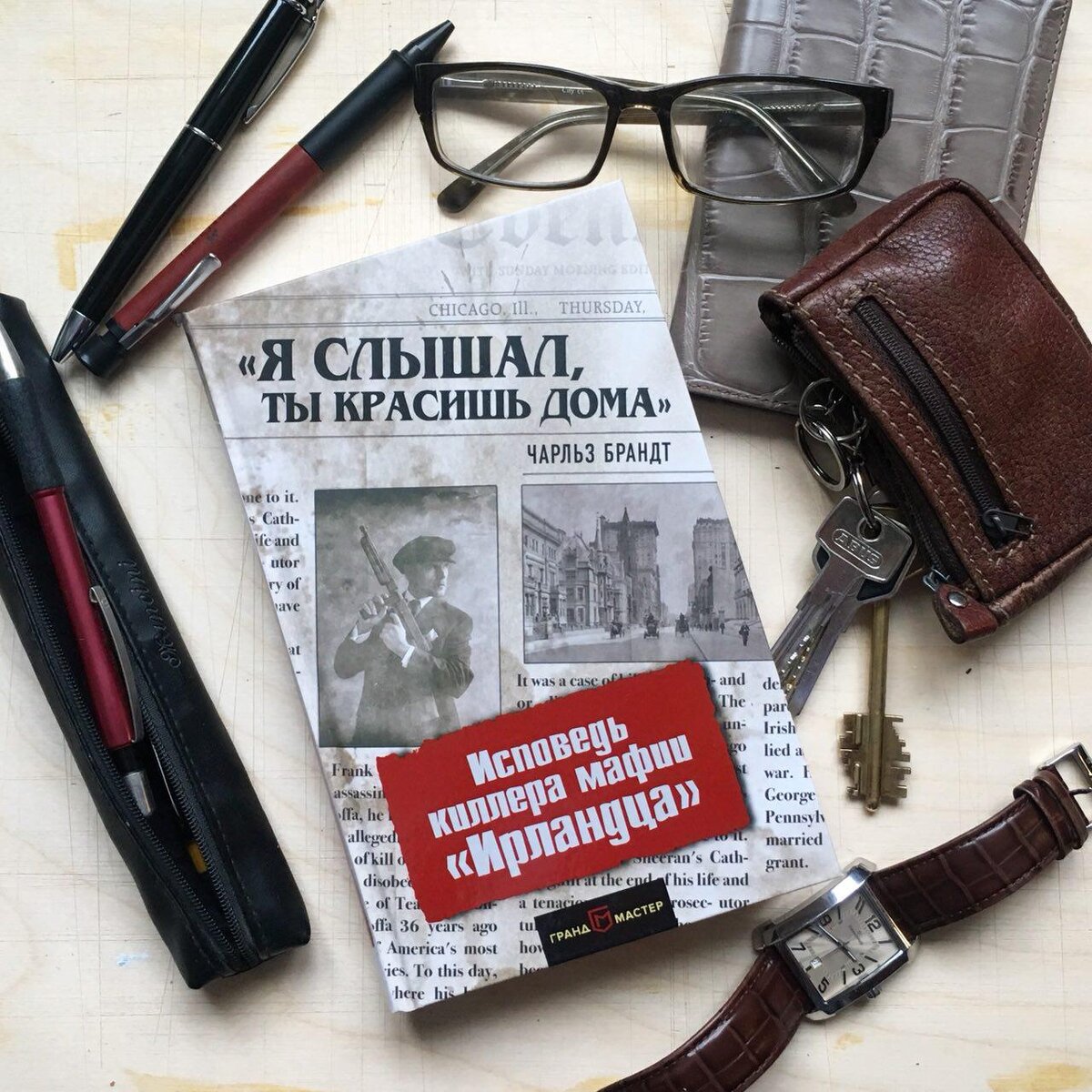 В конце 2018 - начале 2019 выйдет новый фильм Мартина Скорсезе "Ирландец". Фильм снимается по книге Чарльза Брандта "Я слышал, ты красишь дома".  В главных ролях Роберт Де Ниро и Аль Пачино. 