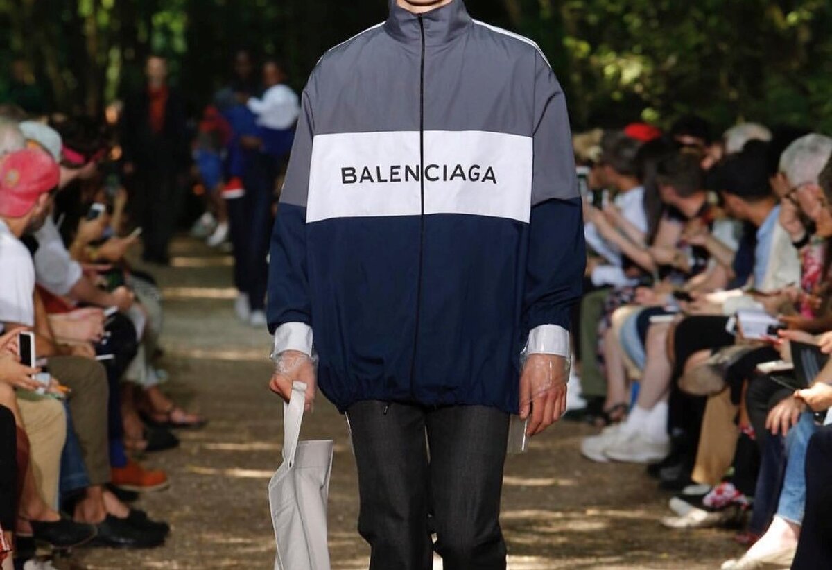 Стиль одежды gorpcore. Balenciaga ss18 Vogue. Balenciaga+adidas Spring 2023. Горпкор. Горпкор стиль одежды.