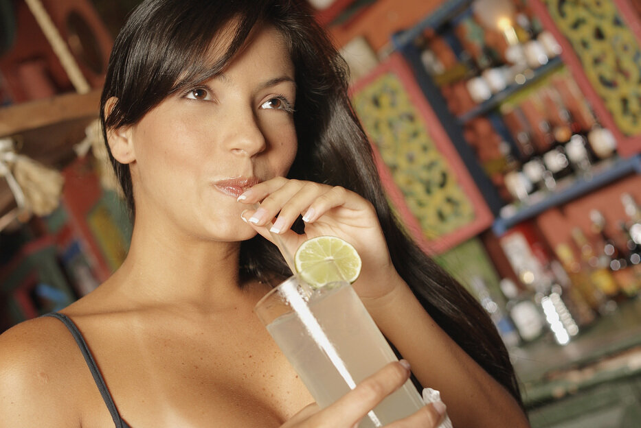В летнюю жару не забудьте добавить соответствующее вашему организму и комплекции количество жидкости. Можно использовать различные диетические напитки. Ими тоже можно наслаждаться.