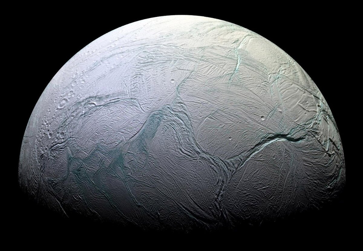 Спутник Сатурна Энцелад.