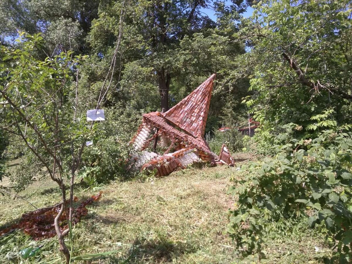 В Могилеве сносят знаменитый «бутылочный домик» — фото | Mogilev.online |  Дзен