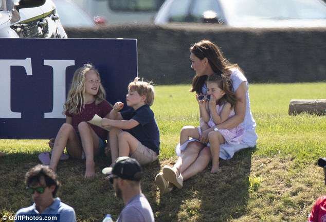Саванна Филиппс, принц Джордж, Кейт Миддлтон и принцесса Шарлотта
