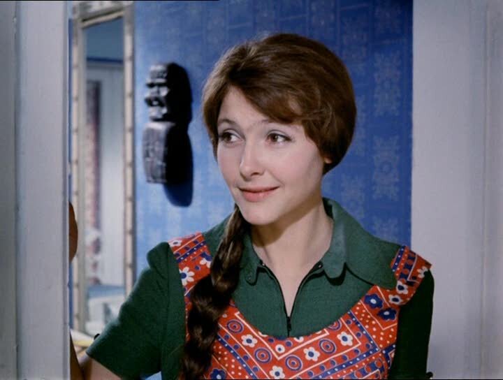 Благородная донна пользуется Афоней, но не считает его ровней.