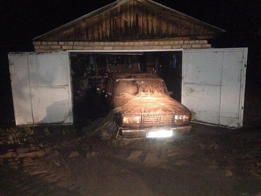 Уровень воды в гараже и доме превышал 1,5 метра. Фото: СУ СК РФ по Оренбургской области 