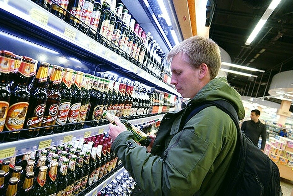 В супермаркетах можно встретить отделы с пивом и пивными напитками. Чем отличается пиво от пивного напитка, если даже бутылки, в которые налита продукция, выглядят идентично?