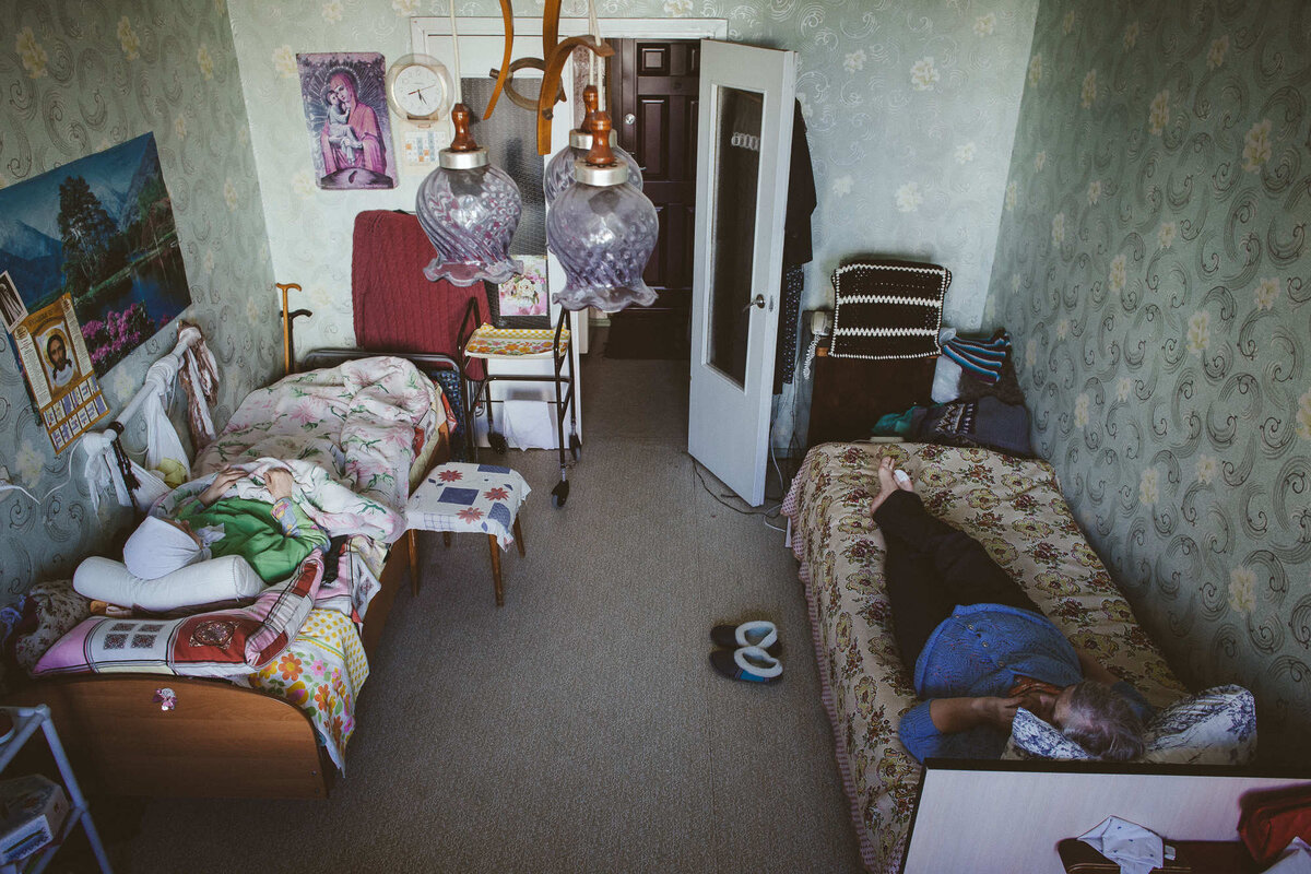 Болезнь заставила мать Ольгу уехать из монастыря в Толочине, где для лежачих больных нет условий, к себе домой, в однокомнатную квартиру в Минске. отография: Александр Васюкович, Имена
