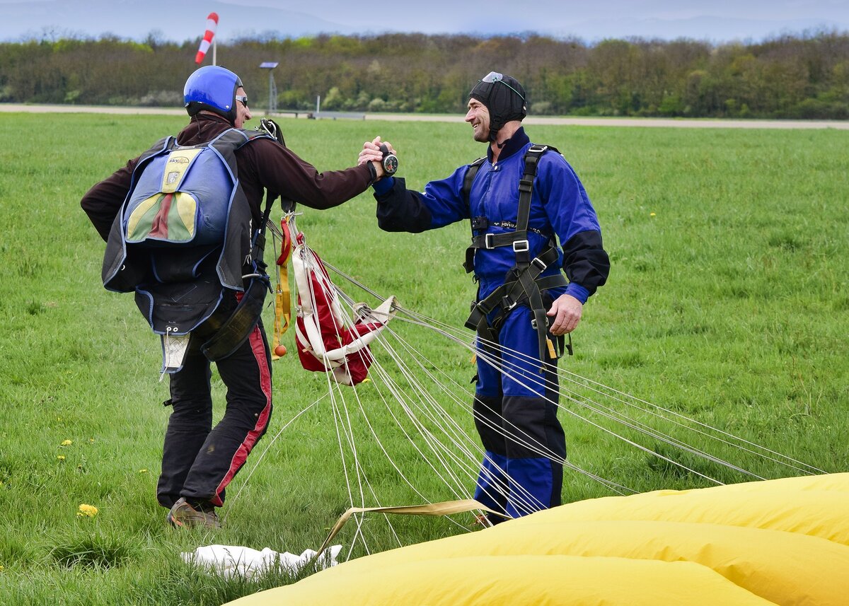 как правильно прыгать с парашютом в пабг фото 74