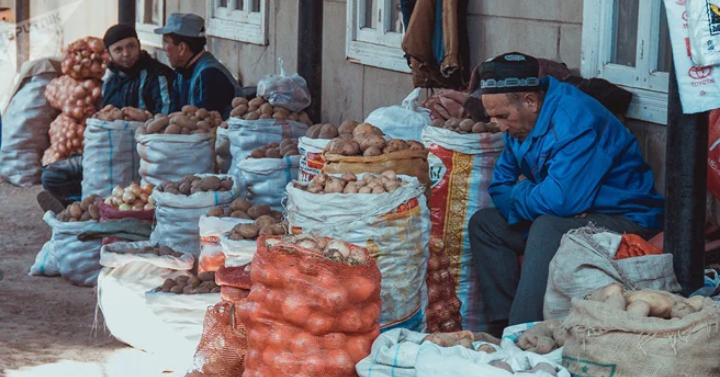 В сутки таджикистанцу необходимо 404 грамма хлеба, 111 граммов мяса, 25 граммов рыбы и еще два вида продуктов.