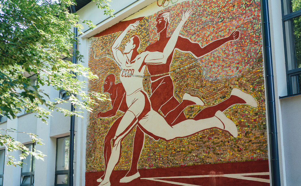 мозаика вид монументальной живописи. витражная композиция. монументальная живопись сграффито. декоративный пейзаж. эрклез витраж.