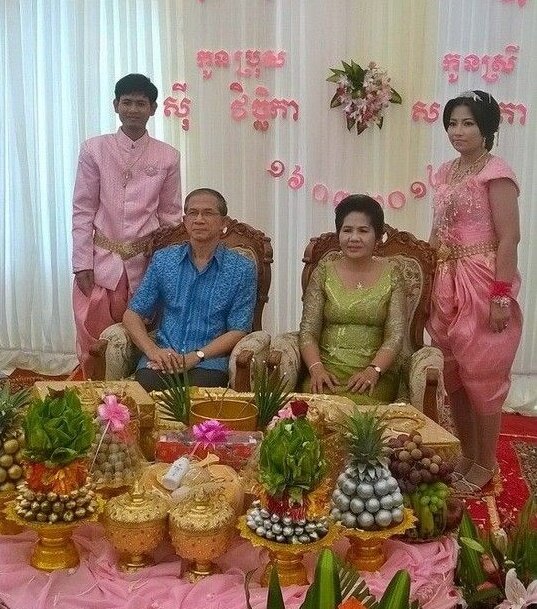 Сар Патчада с мужем, матерью и тестем