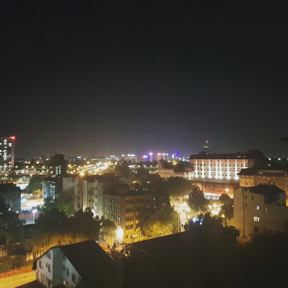 Вид из окна отеля ночью