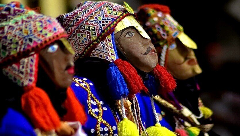 Чаще всего туристы покупают в Перу забавные шерстяные шапочки с помпонами, меховые тапки из альпаки, серебро и необычный чай. Однако это далеко не все, что стоит привезти из страны инков.-2
