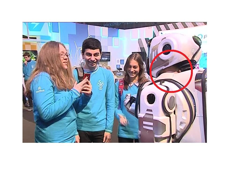 Источник:https://twitter.com/VestiYaroslavl . На фото видно шею человека.