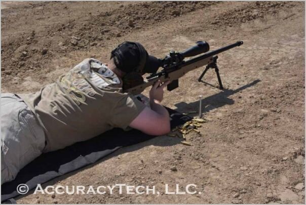 Для точной стрельбы используя легкие сошки, потребуется хорошая техника. Первое что надо сделать с сошками - это предварительно нагрузить их давлением тела вперед по направлению к выстрелу. В обучающей статье редактор блога Accuracy-Tech дает хорошие советы по технике стрельбы, предварительно нагружая сошки на каждом выстреле. Охотникам и практическим стрелкам лучше посетить источник и ознакомится со всей статьей.