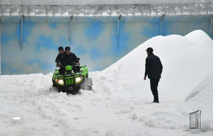 Сугробы в ледовом городе. Фото с сайта Uza.Uz