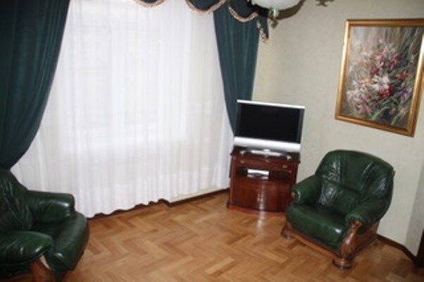 В Москве и Московской области – это ЦИАН и Авито. 