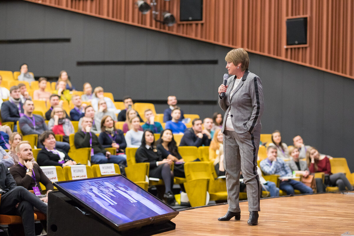 Нина Зверева