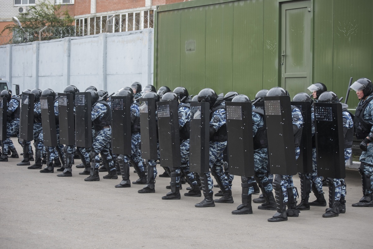 Противопульные щиты, на вооружении ОМОН