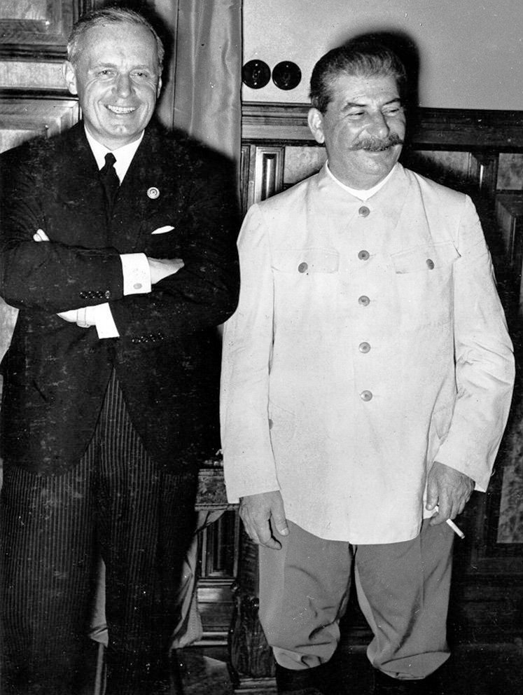 Ульрих Фридрих Вилли Иоахим фон Риббентроп и Иосиф Виссарионович Сталин