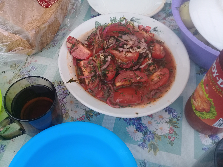 Помидоры с базиликом, чесноком и медом