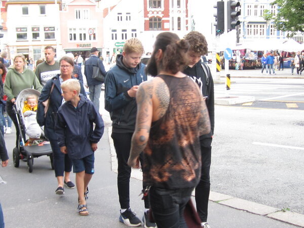 Такая прическа очень популярна.