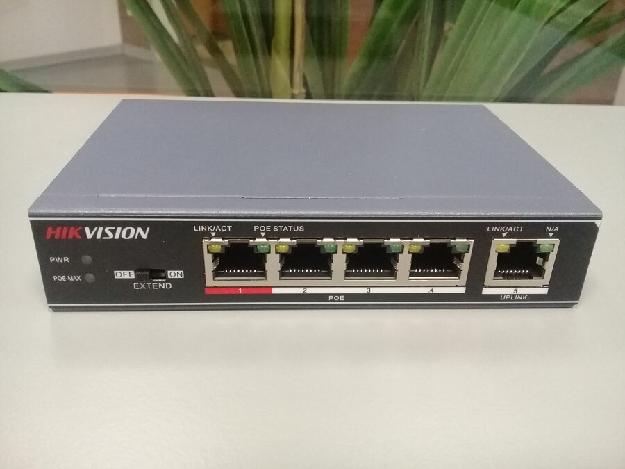 4 2 коммутатор с poe. Hikvision DS-3e0105p-e/m. Коммутатор DS-s2624p. Коммутатор 6 портов. Коммутатор DS-s1008p