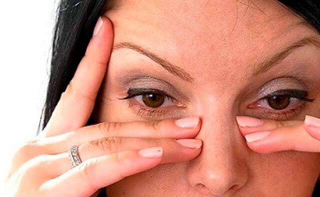 Массаж области вокруг глаз