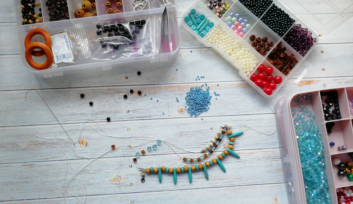 Браслет в процессе.