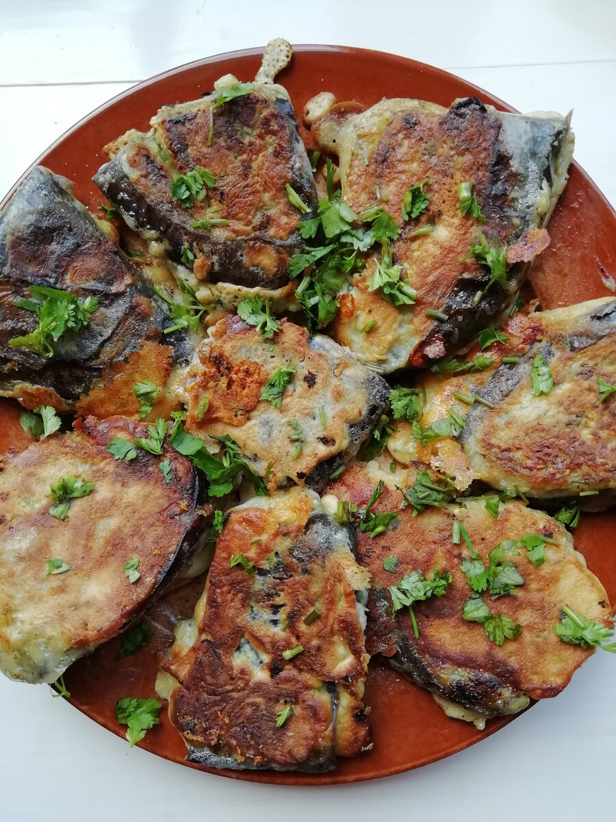 Баклажаны в нежнейшем кляре с сырно-чесночной начинкой и пряными травами